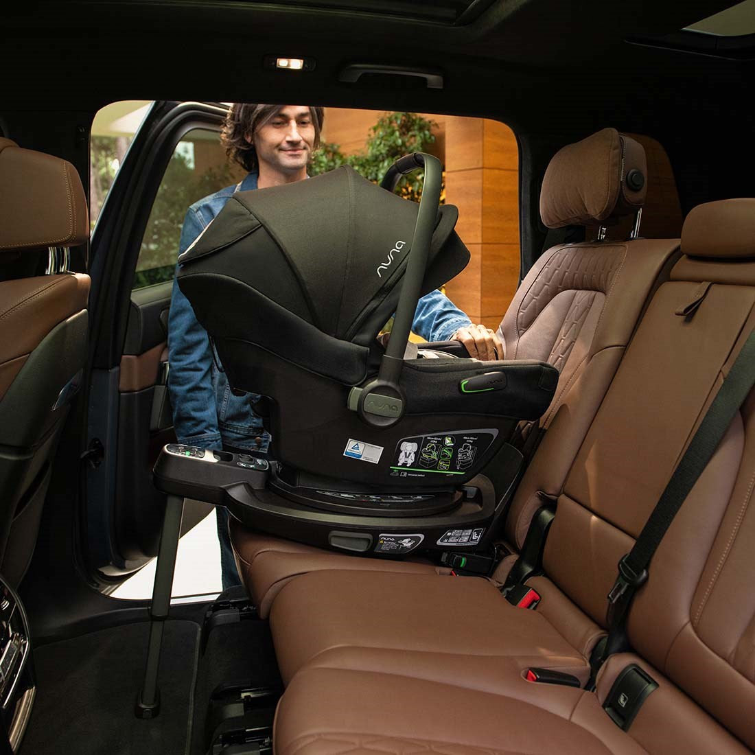 Nuna Base Curv Rotating Car Seat Base