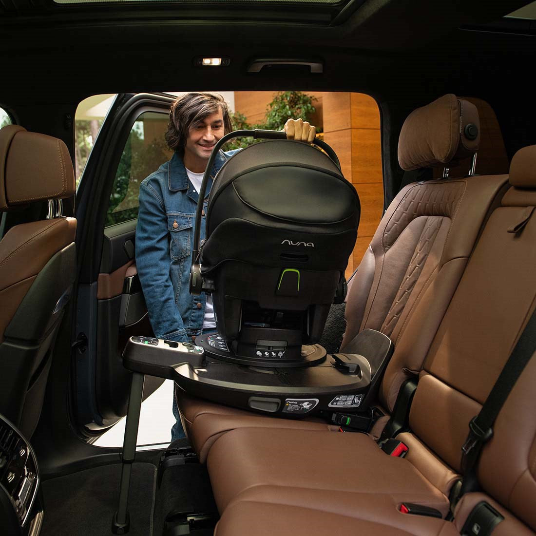 Nuna Base Curv Rotating Car Seat Base