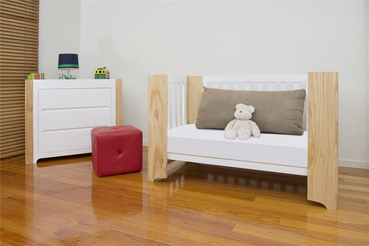 Cocoon Change Area Dresser, White / Natural