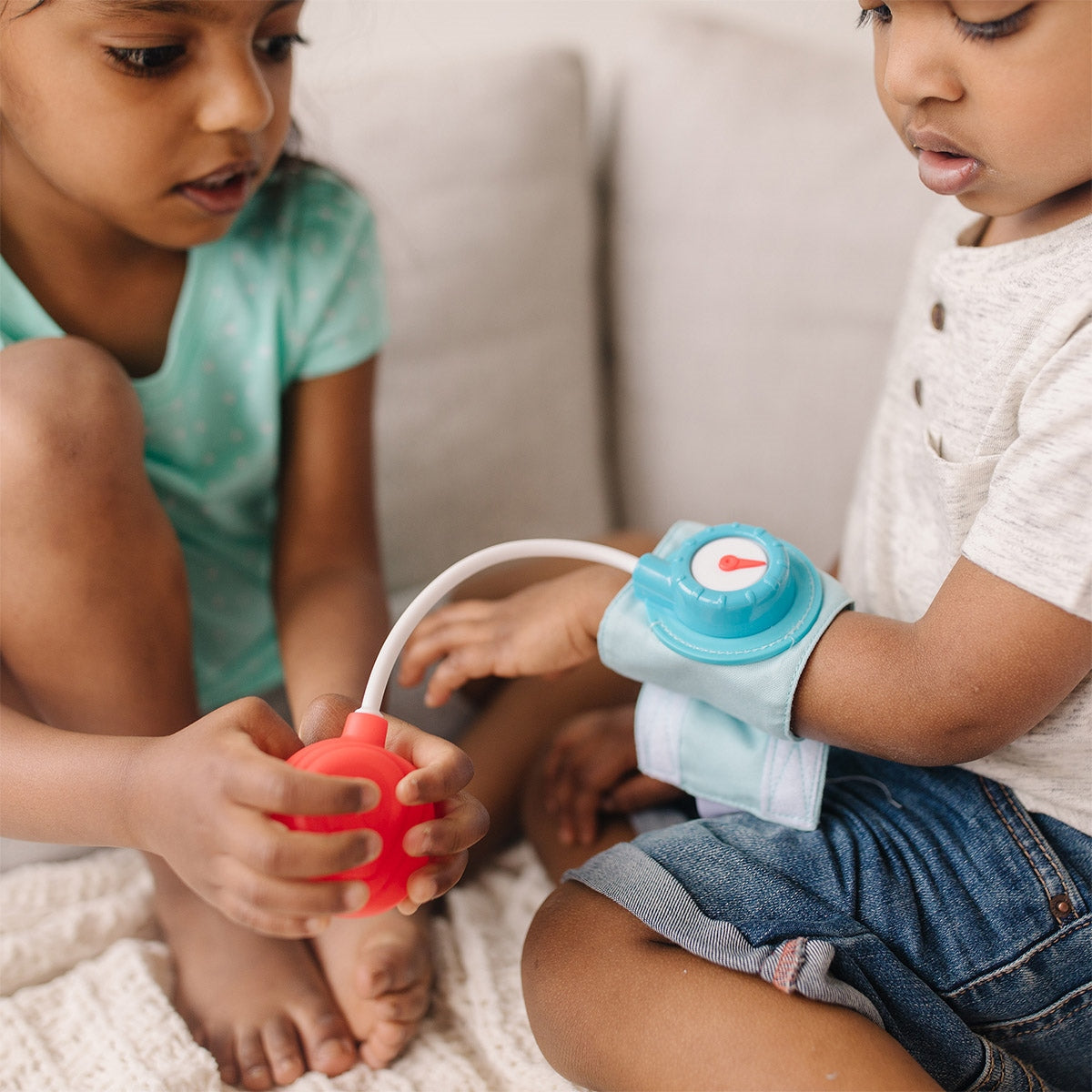 Melissa & Doug Doctors Kit Play Set