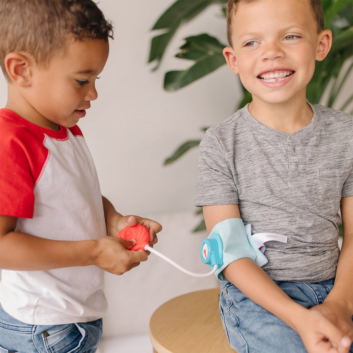 Melissa & Doug Doctors Kit Play Set