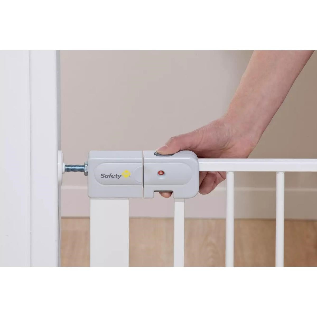 Safety 1st Auto Close Pressure Fit Safety Gate (73-80cm).