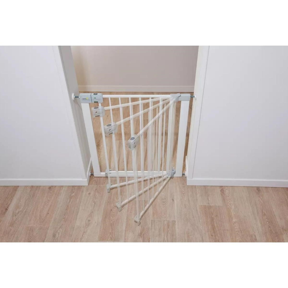 Safety 1st Auto Close Pressure Fit Safety Gate (73-80cm).