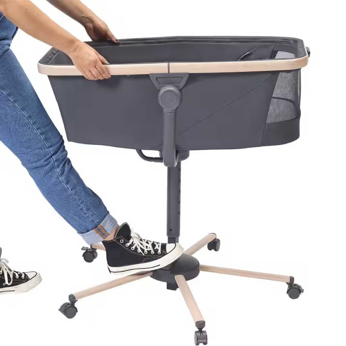 Maxi-Cosi Alba all-in-one bassinet, recliner and highchair