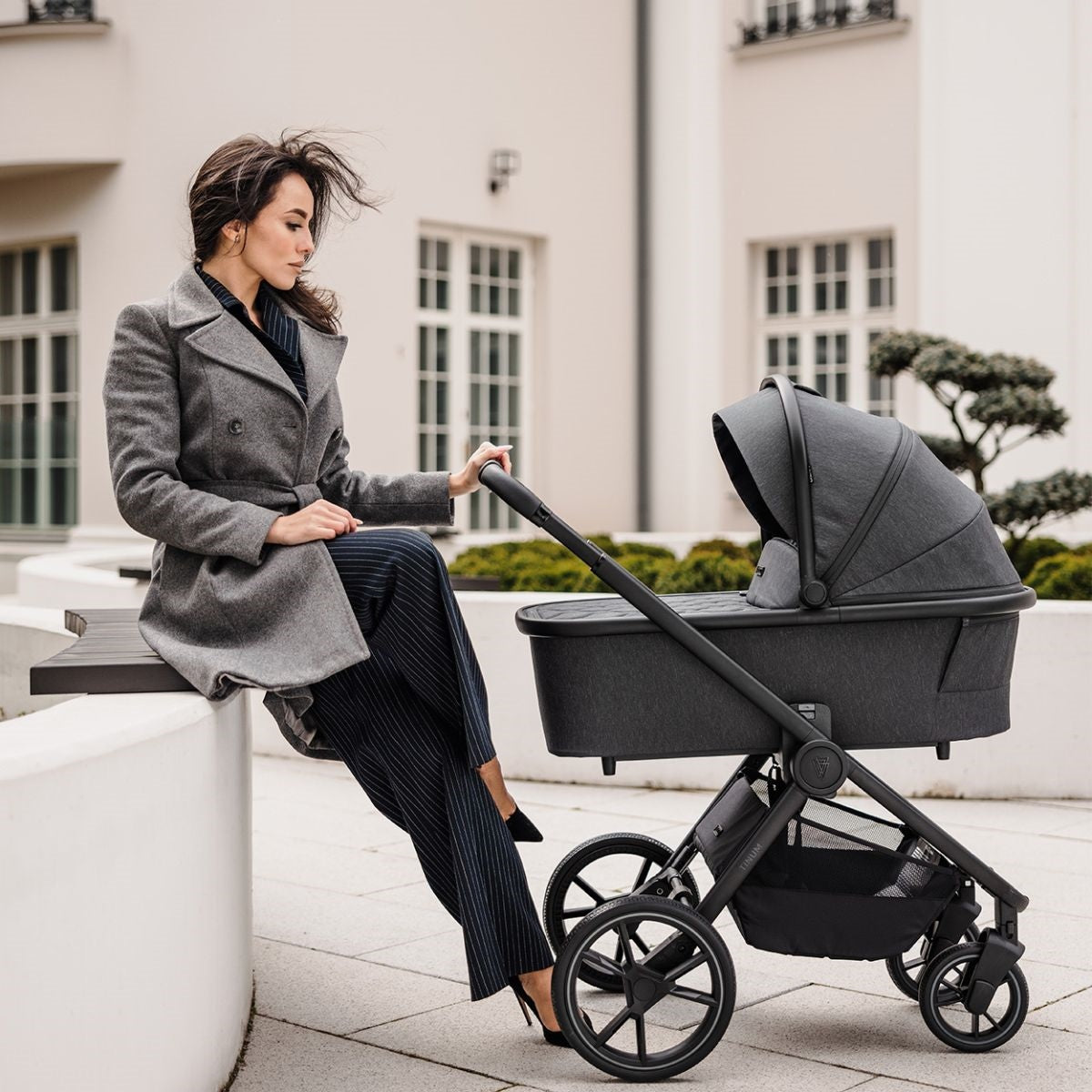 Venicci Tinum Edge 3in1 + Isofix Base Complete Travel System Bundle