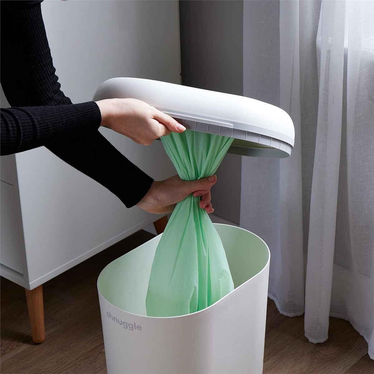 Shnuggle Eco-Touch Nappy Bin + Better Bag Bin Liners