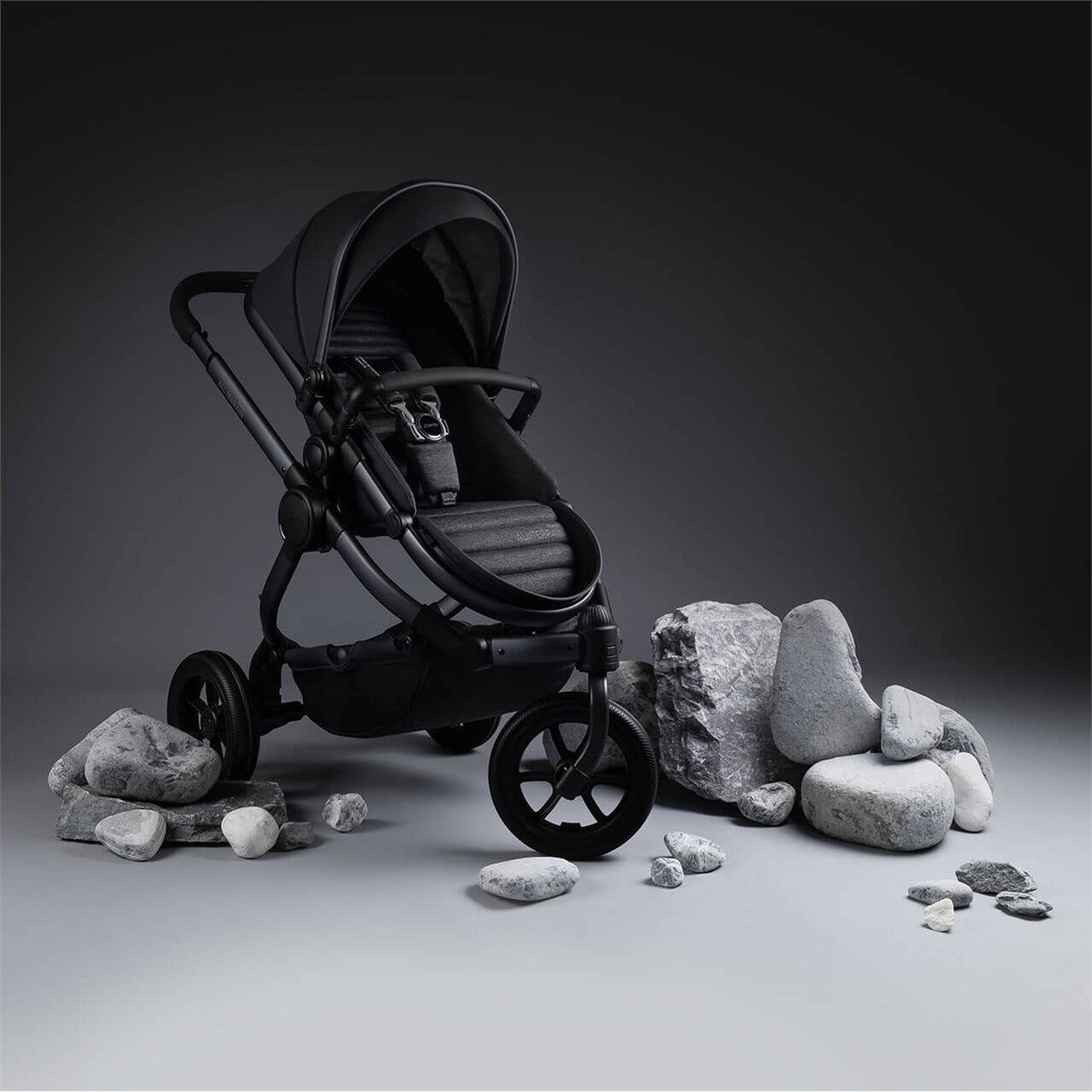 iCandy Peach 7 All-Terrain Complete Bundle + Maxi Cosi Cabriofix iSize Car Seat & Isofix Base - Storm Grey