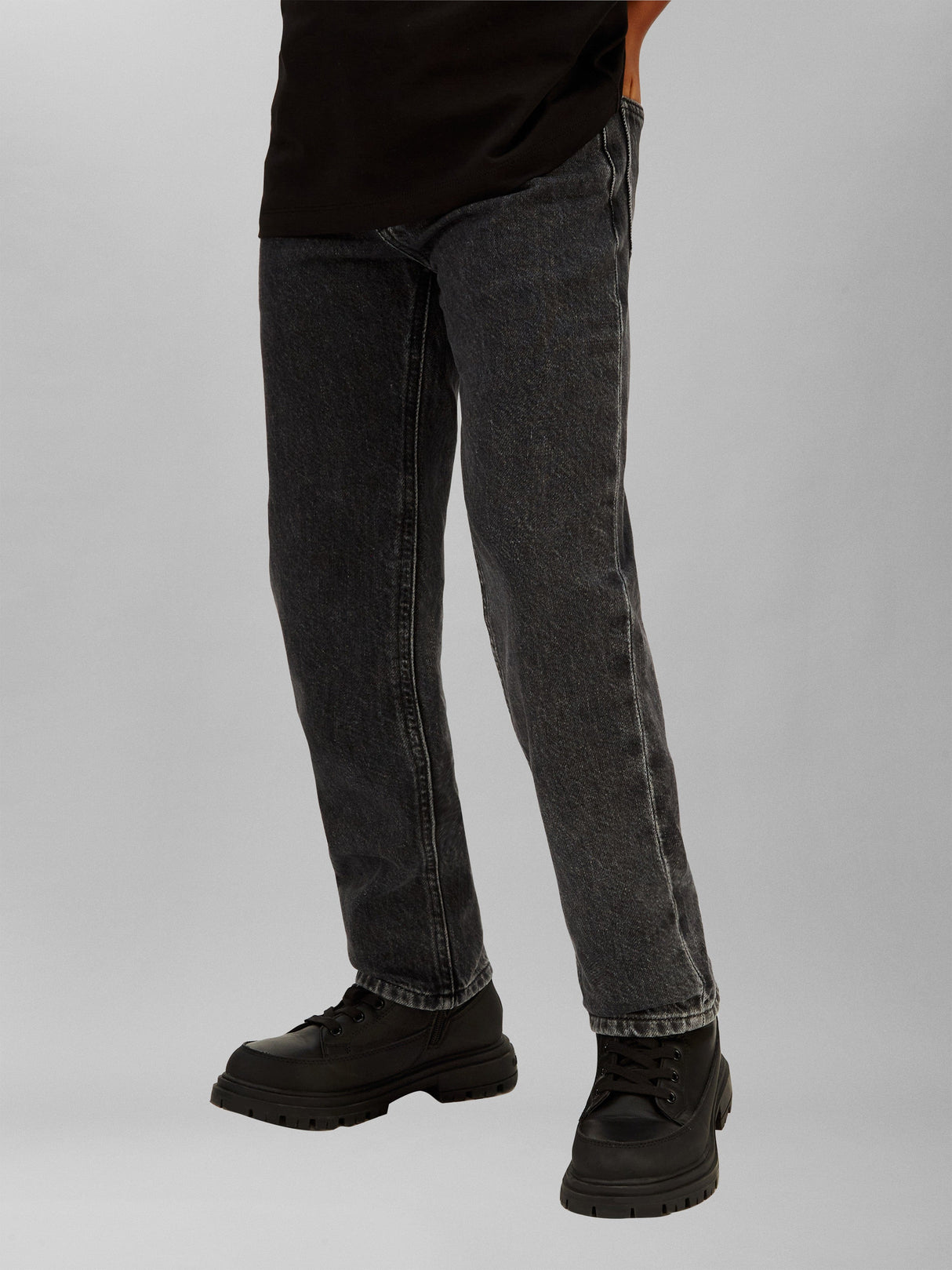 Calvin Klein Boys Straight Optic Washed Jeans in Black