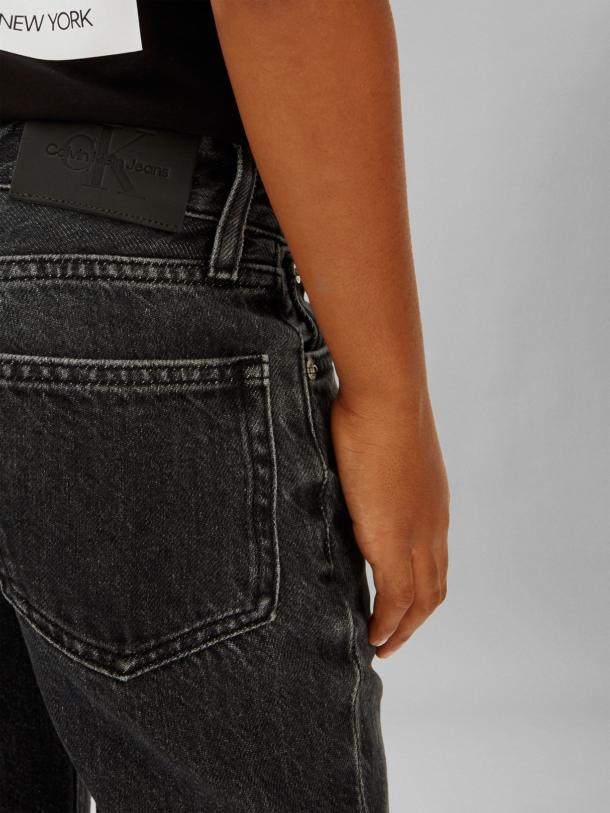 Calvin Klein Boys Straight Optic Washed Jeans in Black