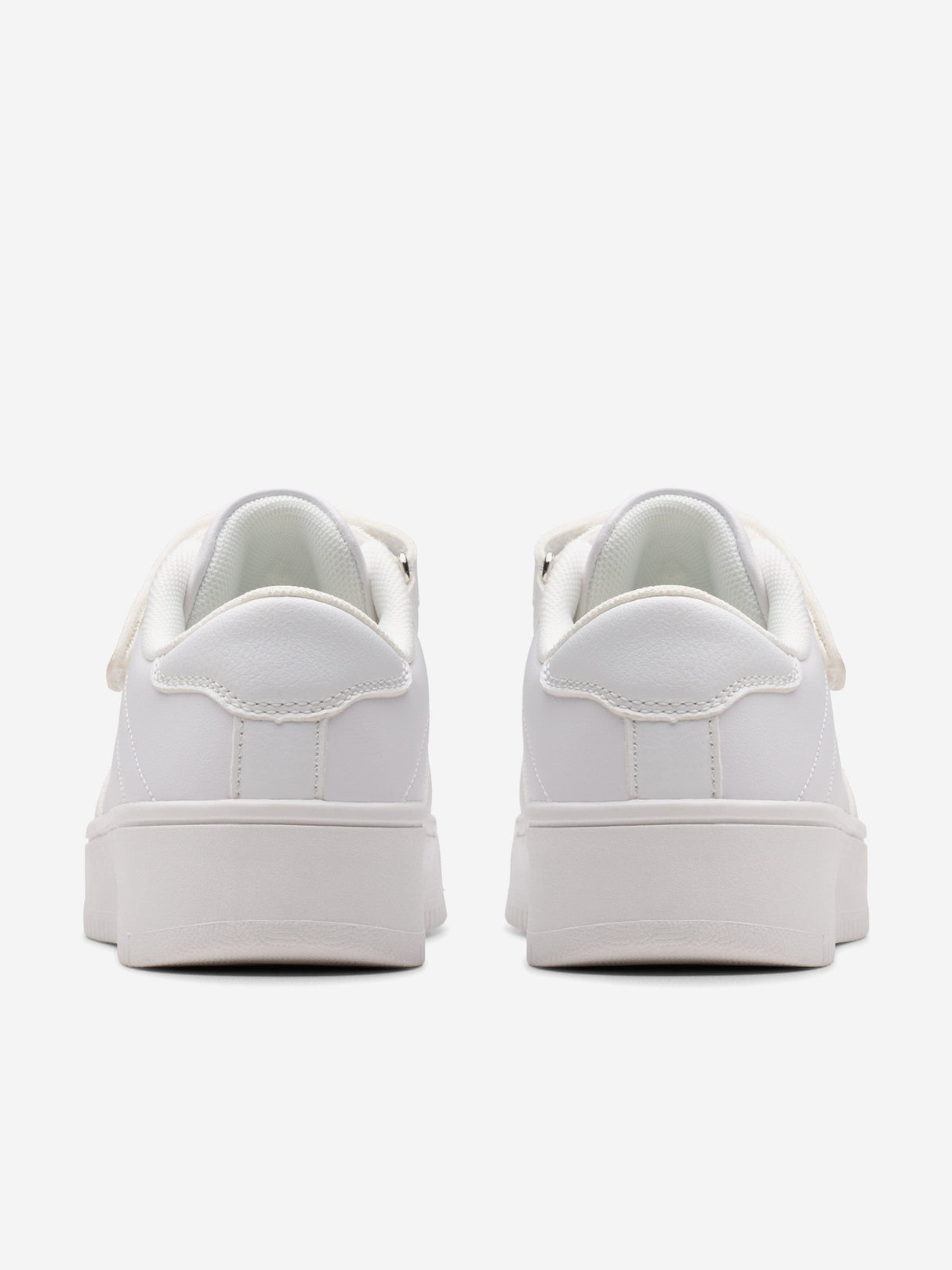 Clarks Kids Barley Step Trainers in White (Wide Fit)