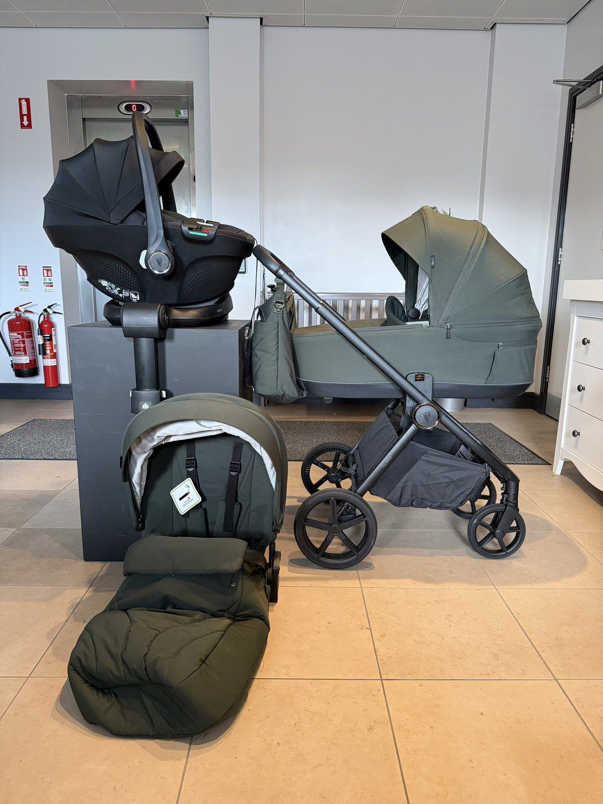 Venicci Claro 3in1 Plus Tiago 360 Car Seat and Isofix Base - Forest (OPEN BOX)