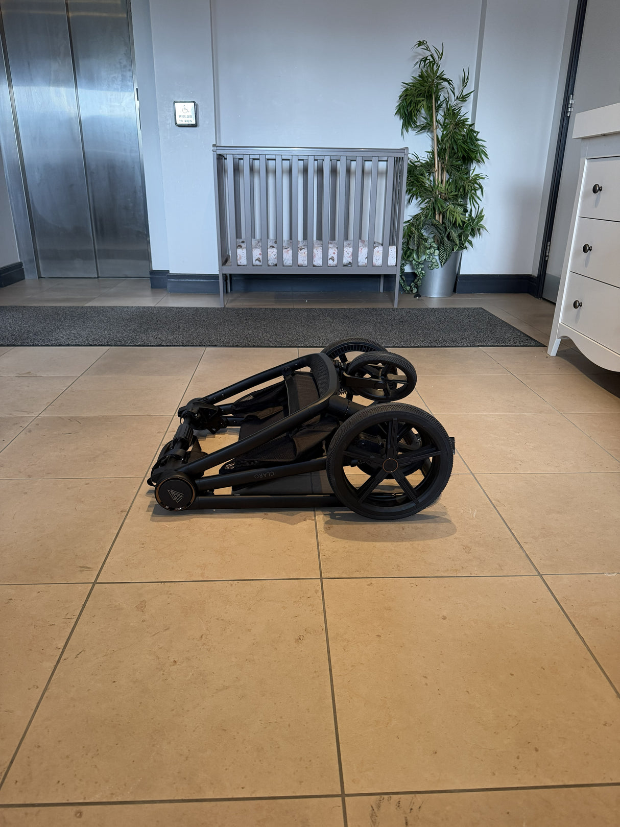 Venicci Claro 3in1 Plus Tiago 360 Car Seat and Isofix Base - Forest (OPEN BOX)