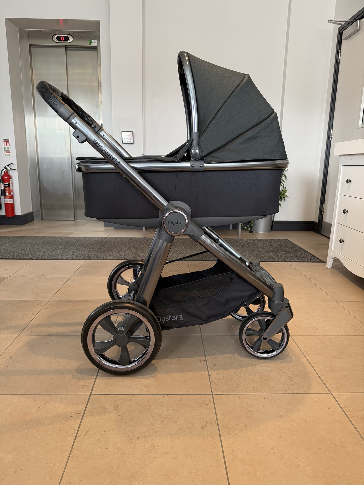 Oyster 3 Complete Pram - Black Olive (OPEN BOX)