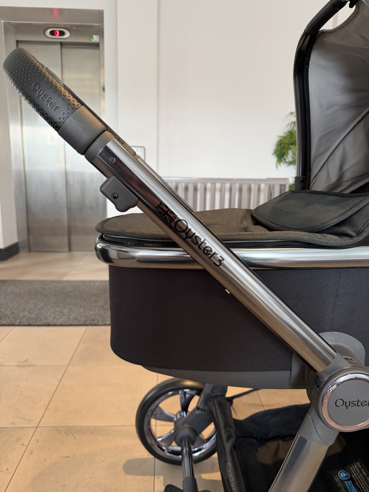 Oyster 3 Complete Pram - Black Olive (OPEN BOX)