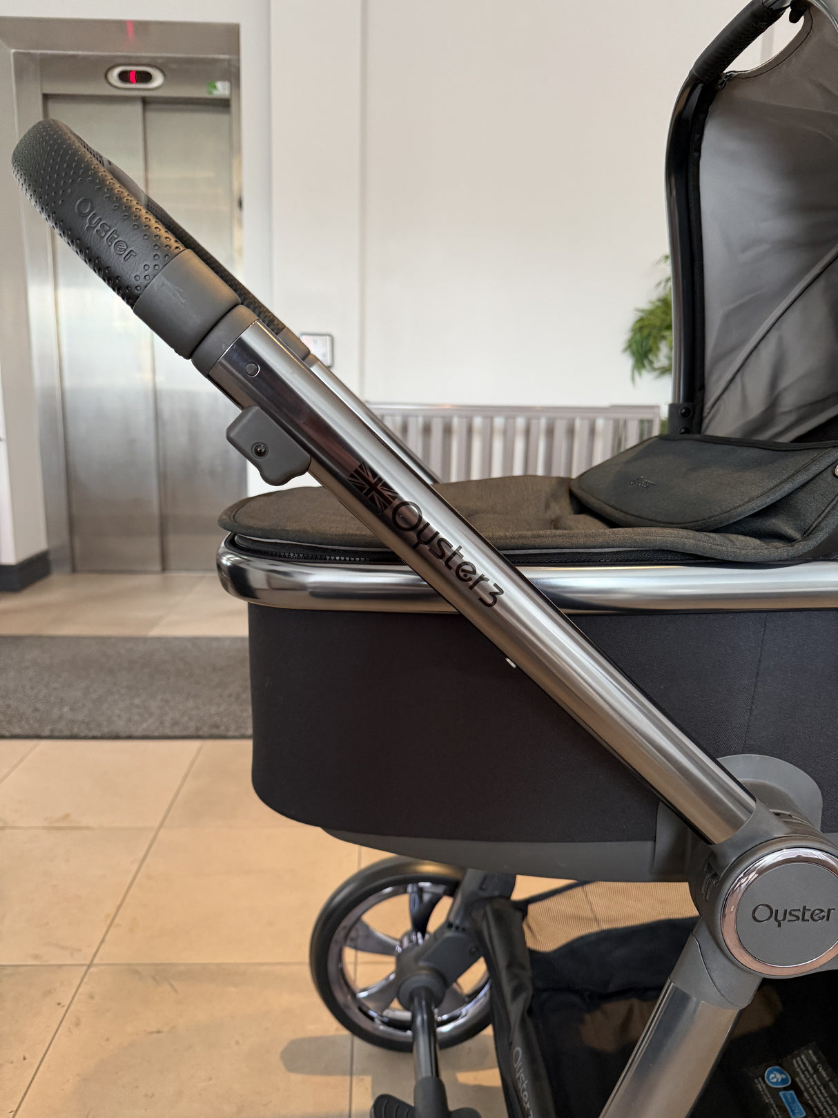 Oyster 3 Complete Pram - Black Olive (OPEN BOX)