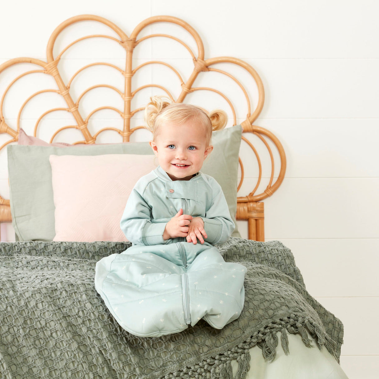 ergoPouch - Organic Winter Long Sleeved 2 in 1 Sleeping Suit Bag - Sage 3.5 TOG