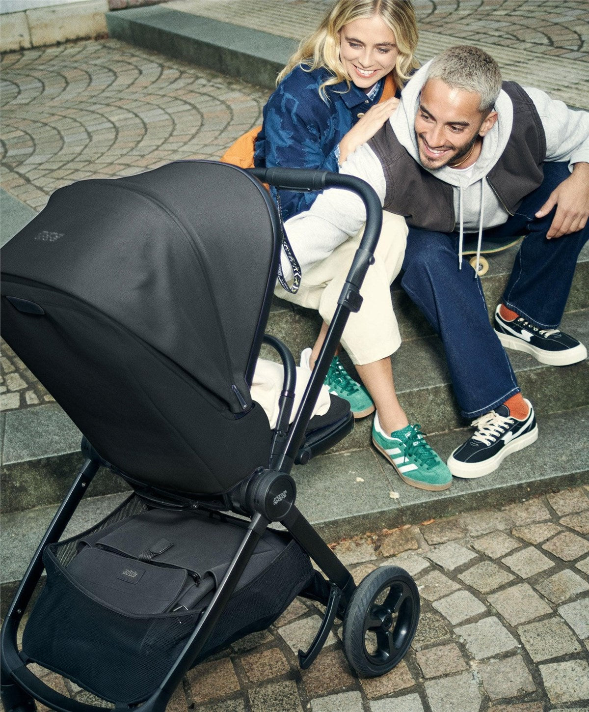Mamas & Papas Vardo Essential Travel & Nursery Bundle, Noir