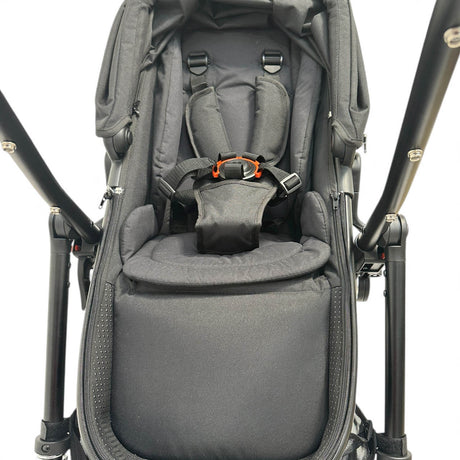 Out 'n' About V6 Switch carrycot parent facing