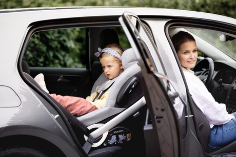 BeSafe Stretch² Rear-Facing Car Seat 6m–7y Fresh Black Cab