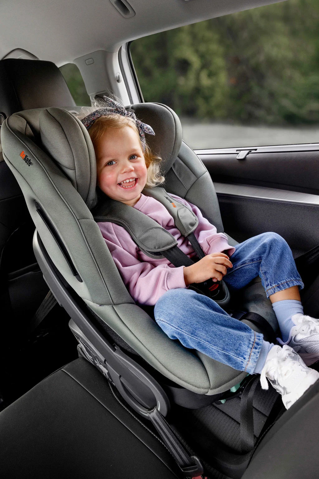 BeSafe Stretch² Rear-Facing Car Seat 6m–7y Fresh Black Cab