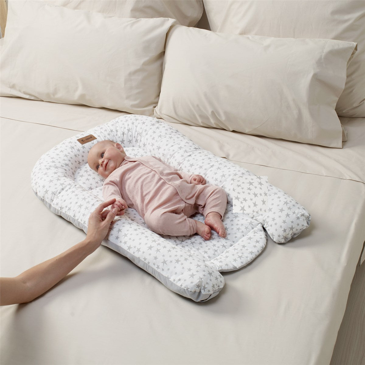 Growing Cute Nest Cushion Tropic