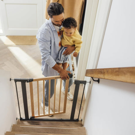 Safety 1st Simply Close Wood and Metal Safety Gate