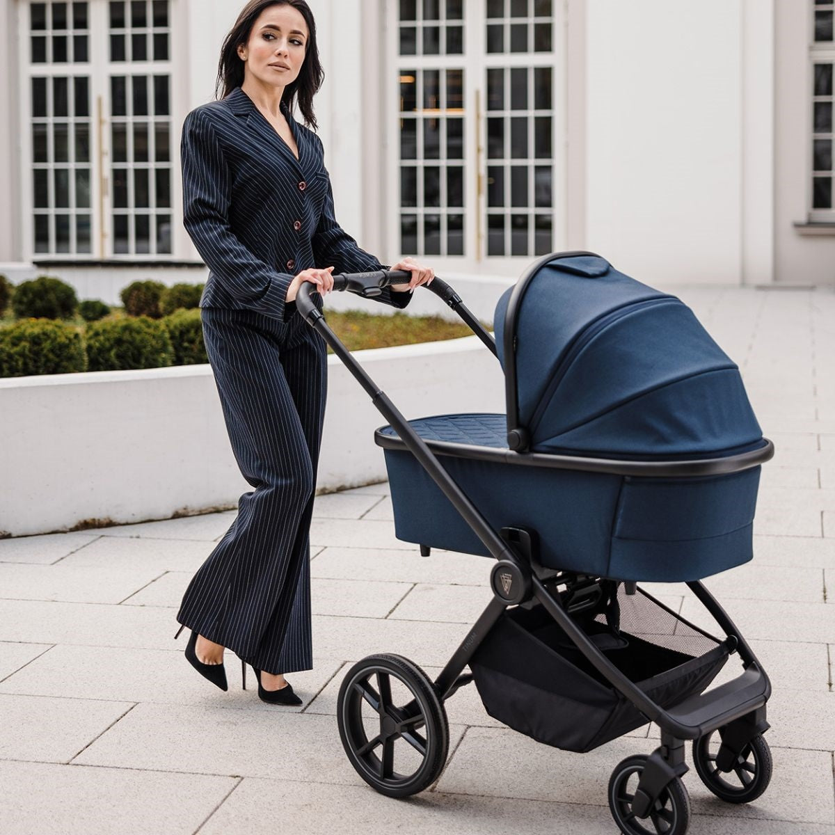 Venicci Tinum Edge 3in1 + Isofix Base Complete Travel System Bundle