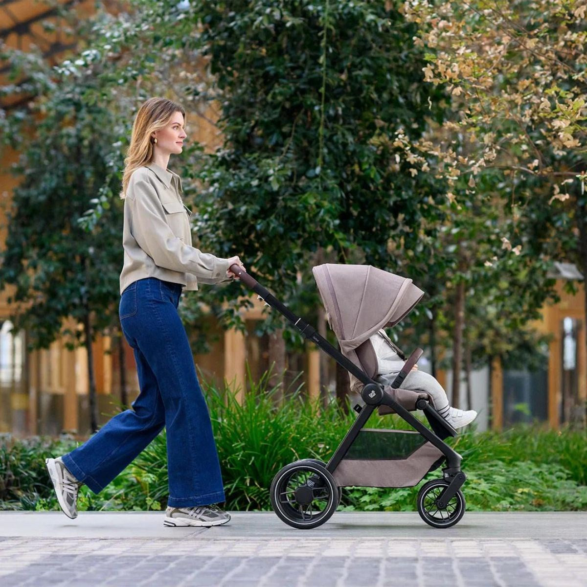 Maxi-Cosi Maxi-Cosi Oxford Premium Travel System With 360 Pro 2 car seat