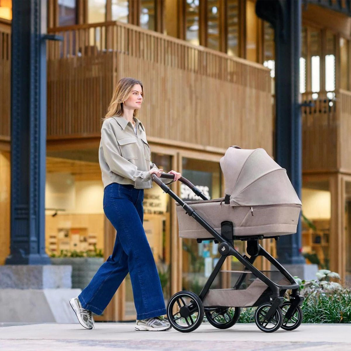 Maxi-Cosi Maxi-Cosi Oxford Premium Travel System With 360 Pro 2 car seat