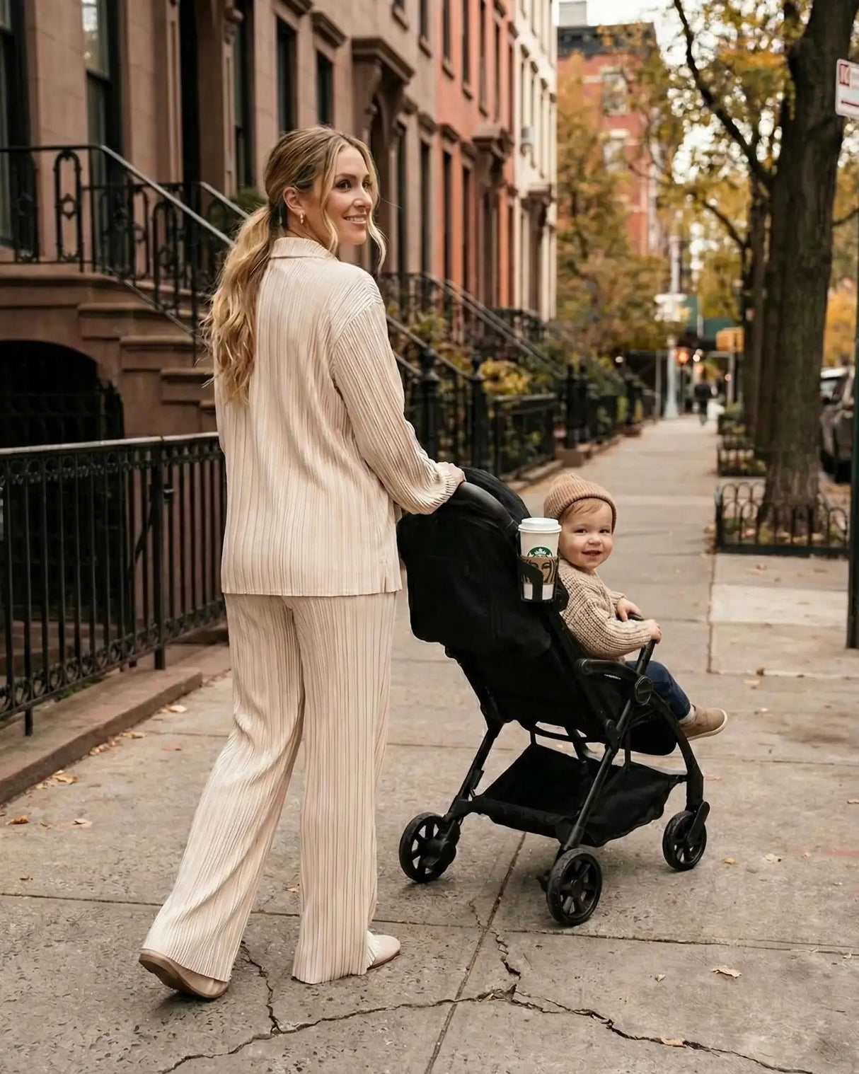 Venture Avio Compact Travel Baby Stroller - Black