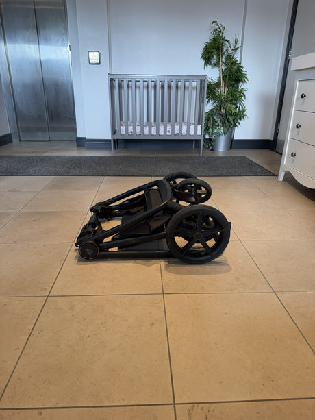 Venicci Claro 3in1 Plus Tiago 360 Car Seat and Isofix Base - Forest (OPEN BOX)