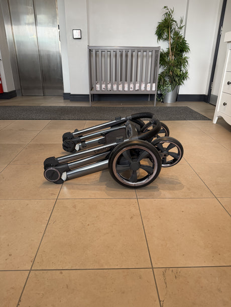 Oyster 3 Complete Pram - Black Olive (OPEN BOX)