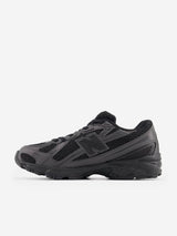 New Balance Kids 740 Trainers in Black
