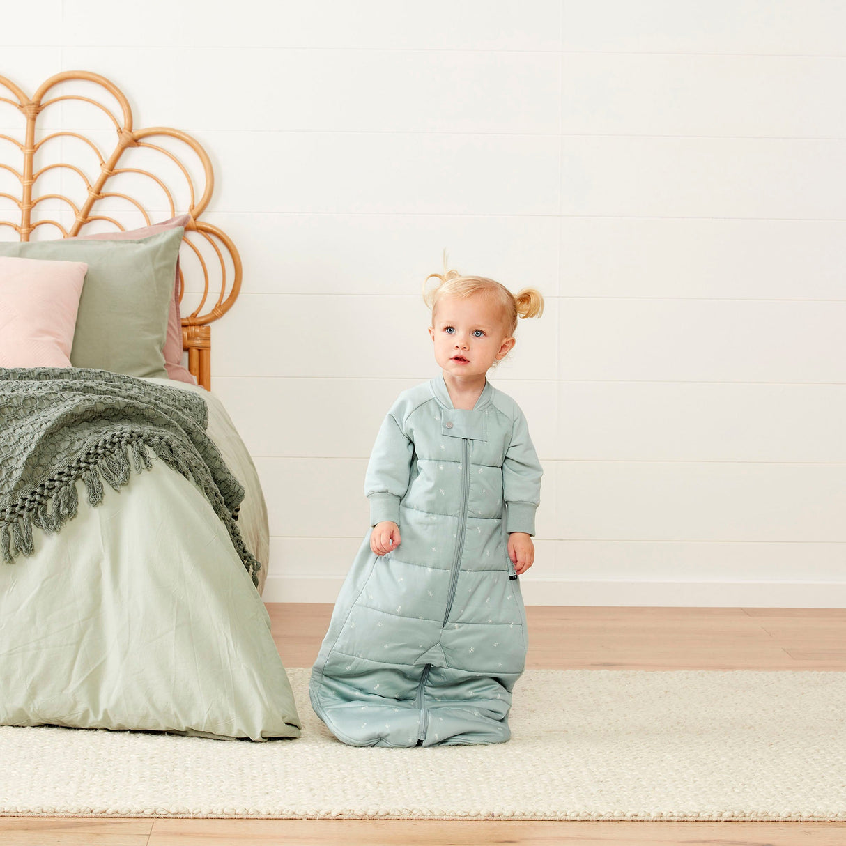 ergoPouch - Organic Winter Long Sleeved 2 in 1 Sleeping Suit Bag - Sage 3.5 TOG