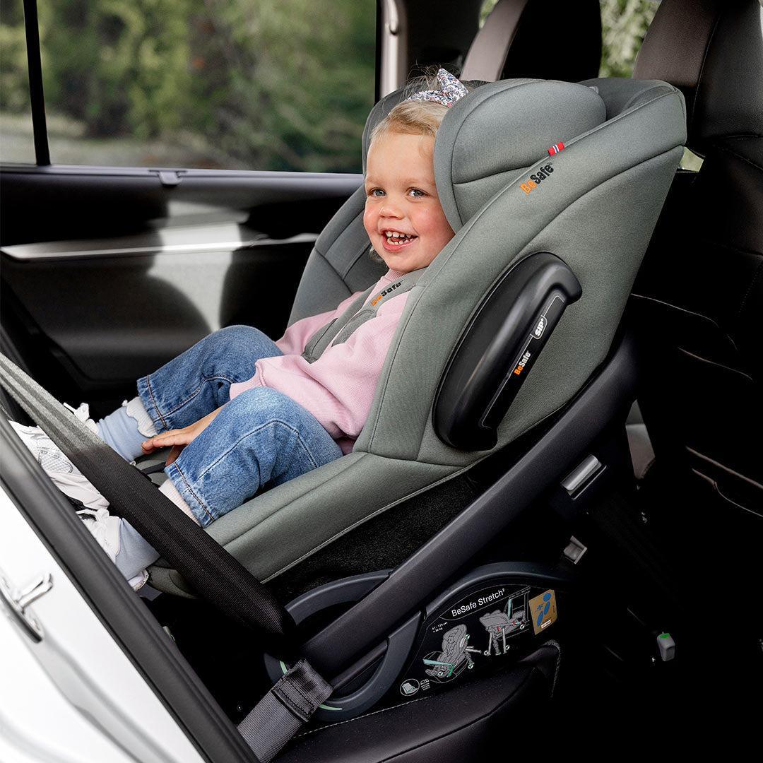 BeSafe Stretch² Rear-Facing Car Seat 6m–7y Fresh Black Cab