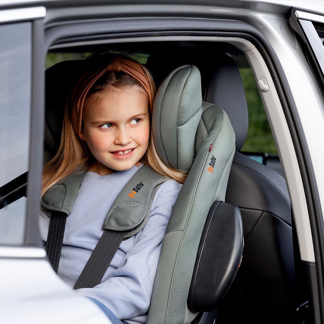 BeSafe Stretch² Rear-Facing Car Seat 6m–7y Fresh Black Cab