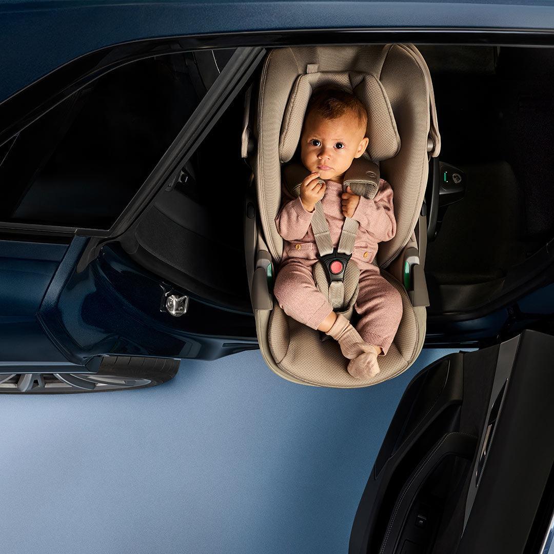 iCandy Peach 8 Premium Bundle with Maxi-Cosi Pebble Slide Pro Lie-Flat Car Seat & Sliding ISOFIX Base
